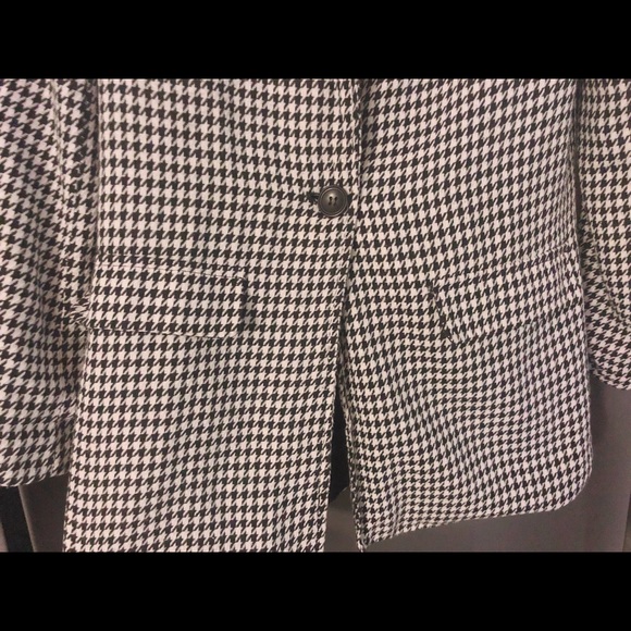 Beautiful Houndstooth Blazer - Picture 3 of 4